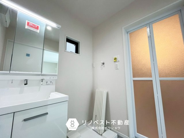 東大阪市岩田町1丁目　G号地の独立洗面台|お風呂の換気扇は、1ヶ月つけっぱなしにしても電気代は数百円程度です。窓を開けるよりも、閉めきって換気扇を回し続ける方が効率的に湿気を排出でき、家の構造材を傷めません♪