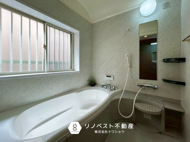 東大阪市御厨東２丁目の浴室|追い焚き機能付きの浴室♪大きな窓が付いていて、開放感たっぷり◎