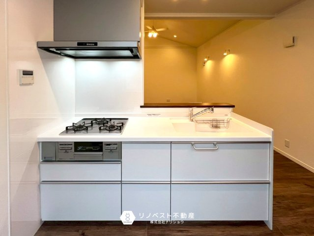 東大阪市御厨南2丁目中古戸建のキッチン|床下収納やパントリーも付いており収納には困りません♪