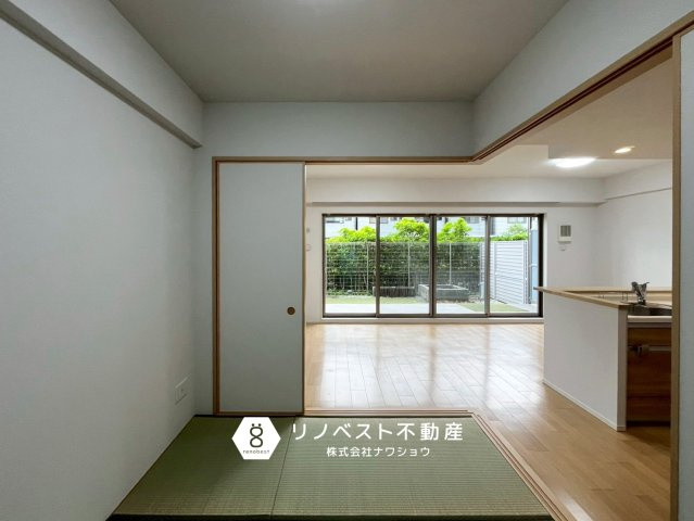 メイツブランヴェリテ若江岩田の和室|引き戸を開けると、より空間に広がりが感じられます◎
