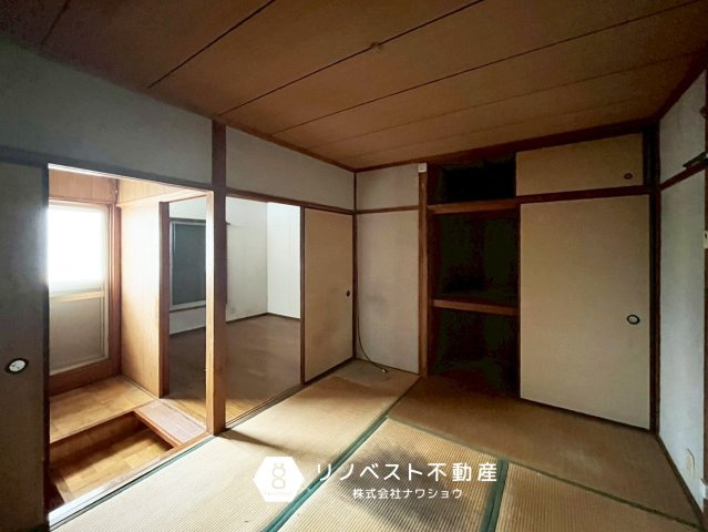 東大阪市新池島町1丁目の和室|約6帖の2階和室♪
布団収納に便利な押入れ完備◎