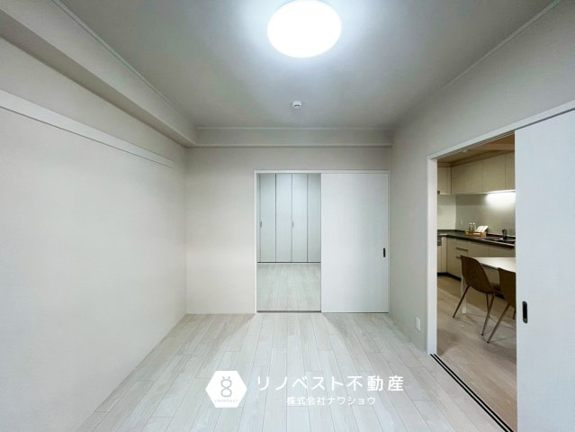 正起瓢箪山第二ハイツの洋室|隣接する洋室とは引き戸で仕切られています◎
用途によって、開け閉め可能◎