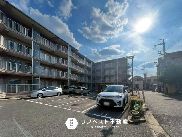 正起瓢箪山第二ハイツの駐車場|【リノベスト不動産】弊社は近鉄大阪線・奈良線『布施』駅から徒歩2分の場所にございます♪
