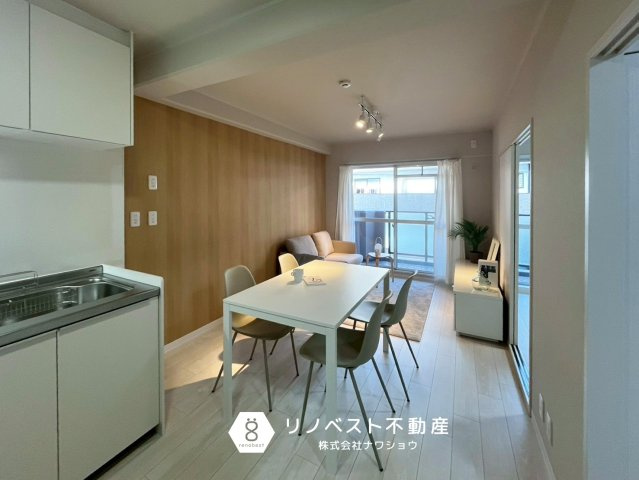 正起瓢箪山第二ハイツの居間・リビング|東向きのバルコニーからは、心地よい日差しが差し込みます♪
