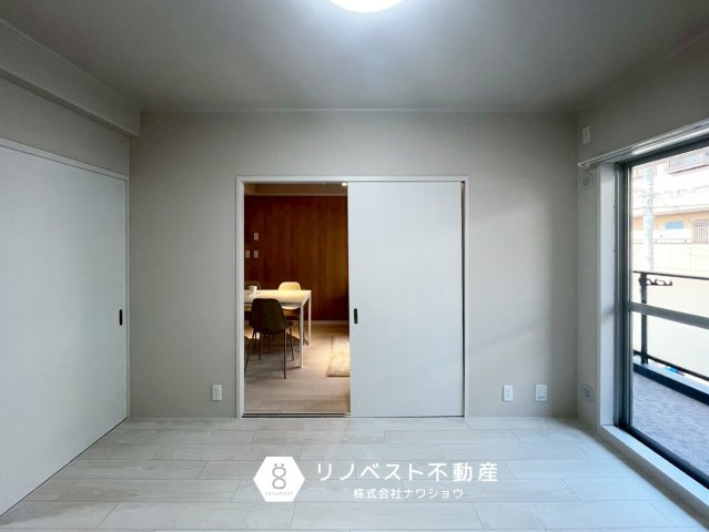 正起瓢箪山第二ハイツの洋室|白を基調としており、清潔感がございます◎