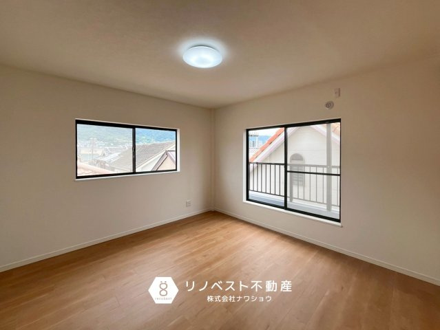 東大阪市昭和町の洋室|約9.0帖の洋室は、家族の寝室におすすめです。
2面採光で気持ちの良い朝を迎えられそうです♪