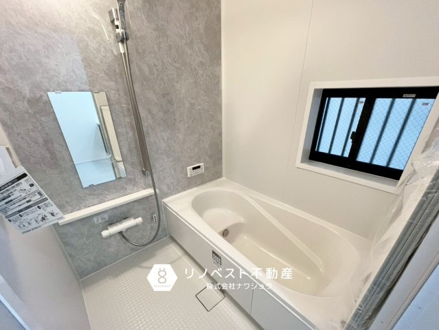 東大阪市荒川2丁目の浴室|追い焚き機能付きの浴室♪
ホテルライクなおしゃれな内装◎小窓付きで換気もバッチリ◎