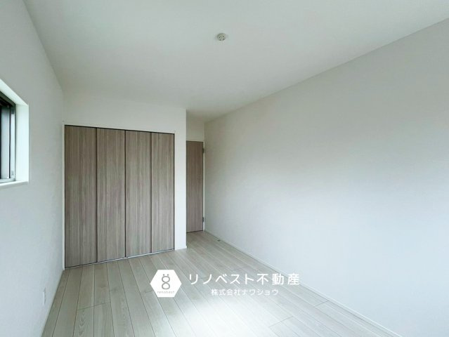 東大阪市大蓮南1丁目の洋室|各洋室にクローゼット付き◎
収納家具を減らせてお部屋を広く見せてくれます♪