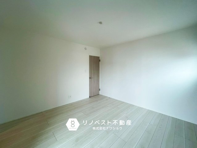 東大阪市大蓮南1丁目の洋室|約8.0帖ウォークインクローゼット付きの洋室。
家族の寝室にピッタリです！