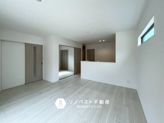 東大阪市大蓮南1丁目の居間・リビング|約16.6帖のLDKは家族団らんに非常に良い空間です◎
