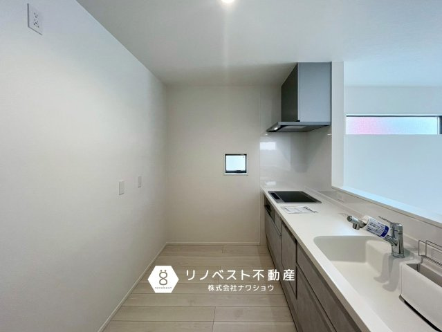 東大阪市大蓮南1丁目のキッチン|ファミリーに人気の対面式キッチン。
家族の寛ぐ様子を見守りながら作業ができます◎