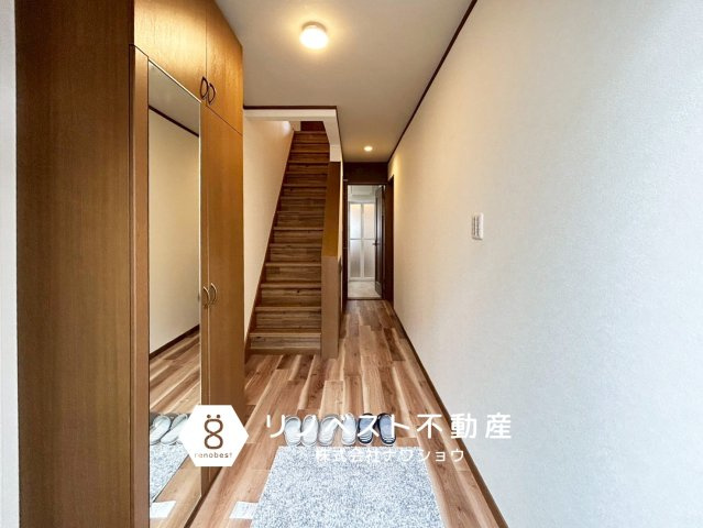 東大阪市横小路町5丁目の玄関|【リノベスト不動産】土日祝も営業中！HPより来店予約も可能です◎
