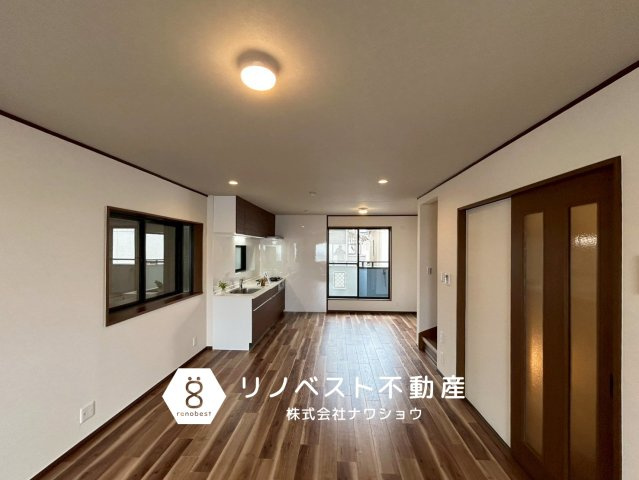 東大阪市横小路町5丁目の居間・リビング|2階リビングは周囲の視線から家族団らんをの時間をしっかり守ります♪
