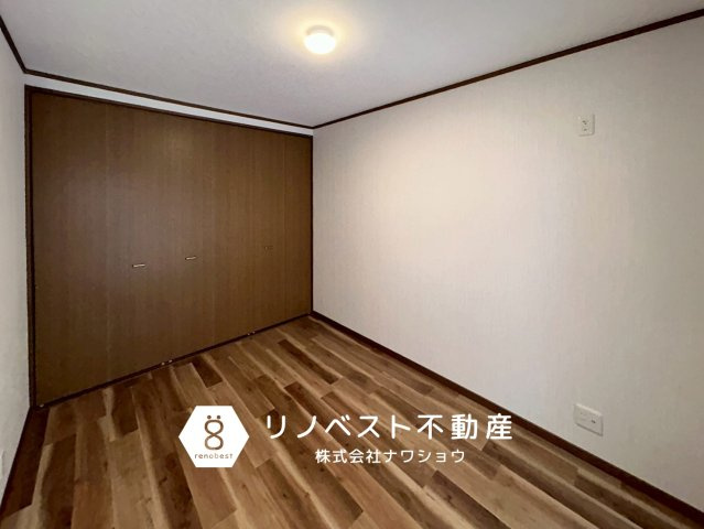 東大阪市横小路町5丁目の洋室|約5.5帖の1階洋室！
LDK等の生活空間から切り離されており、ワークスペースなどにおすすめです♪