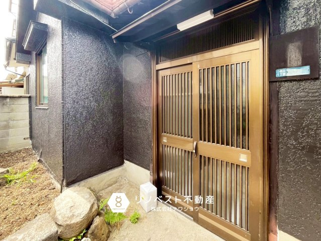 東大阪市小若江1丁目のエントランス|【リノベスト不動産】弊社では売却のご相談も受付中！まずは一度ご相談ください♪
