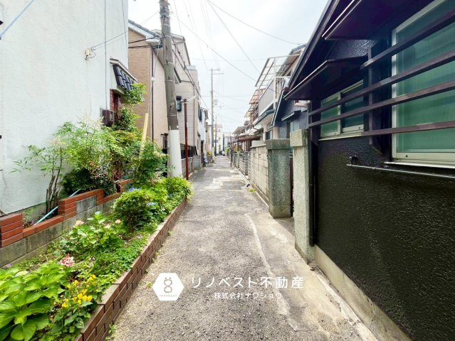 東大阪市小若江1丁目の前面道路含む現地写真|【リノベスト不動産】女性スタッフ・男性スタッフ共に活躍中！
