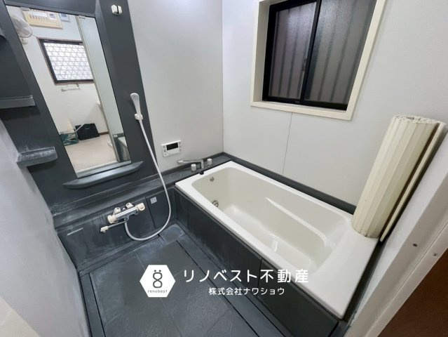 生野区巽西４丁目の浴室|広い浴室で家族みんなで入れそうです◎
換気窓付きでカビ対策に！