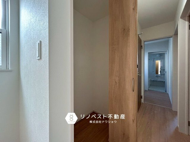 東大阪市豊浦町の収納|廊下にある収納には掃除用品などしまっておくと良いですね◎