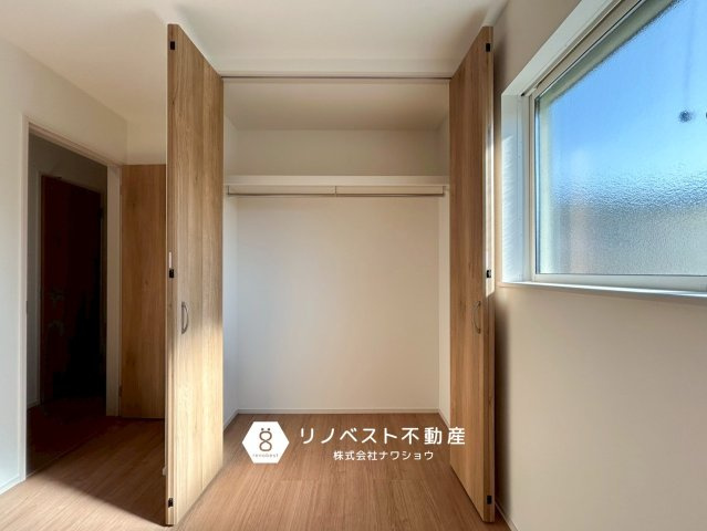 東大阪市豊浦町の収納|上部の棚には普段あまり使わない物を収納しておけますね！