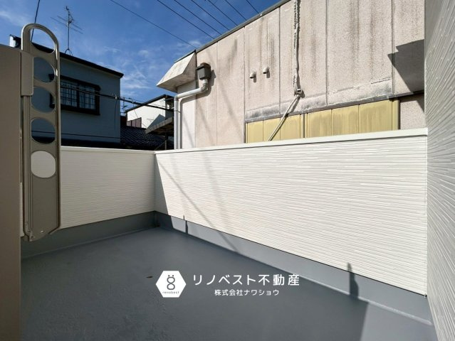 東大阪市豊浦町のバルコニー|L字型のバルコニーで広々としているので洗濯物を干す場所には困りません◎
2階に水回りが集中しているので家事動線◎