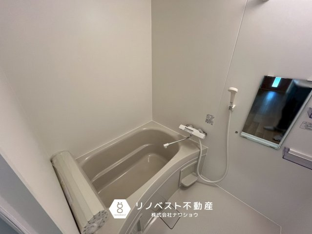 東大阪市若江東町1丁目の浴室|シンプルな清潔感のある浴室。
1日の疲れがしっかり取れそうですね♪