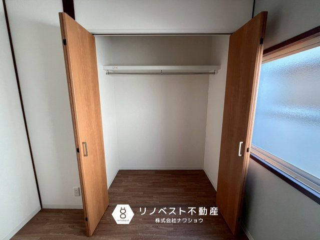 東大阪市若江東町1丁目の収納|ハンガーラック付きのクローゼット。
シャツから丈の長いアウターまで収納可能◎