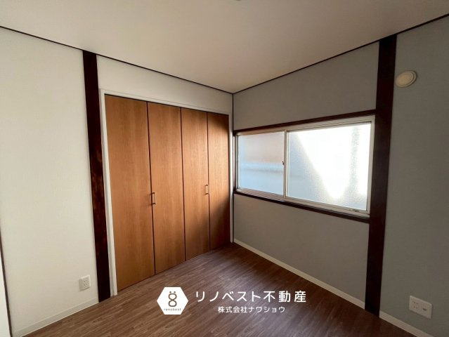 東大阪市若江東町1丁目の洋室|約4.5帖の洋室。
大容量のクローゼット完備。寝室としておすすめ◎