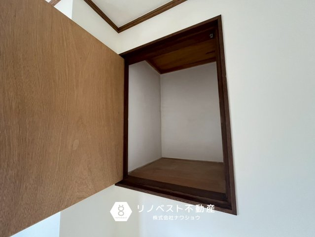 東大阪市吉田3丁目の収納|奥行きのある収納です。
目線の高さに設置されており、荷物の出し入れがしやすい仕様です◎