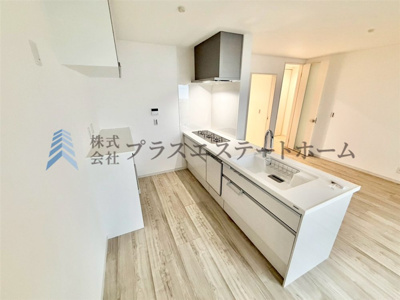 【キッチン】 | 長田区松野通3丁目5号地　新築戸建 | 【同社施工事例】対面カウンターで、家族とコミュニケーションを取りながら料理ができるキッチンです♪