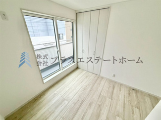 【洋室】 | 長田区松野通3丁目5号地　新築戸建 | 【同社施工事例】木目調のフローリング材でナチュラルな見た目のため暖かく落ち着いた雰囲気のお部屋です♪
