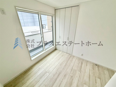 【洋室】 | 長田区松野通3丁目5号地　新築戸建 | 【同社施工事例】木目調のフローリング材でナチュラルな見た目のため暖かく落ち着いた雰囲気のお部屋です♪