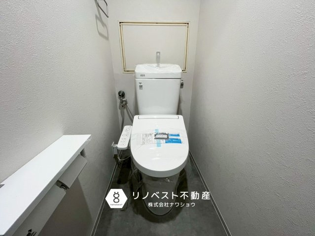 マンハイムグラン石切のトイレ|温水洗浄機能付きトイレ。
シンプルな内装、落ち着いたプライベート空間が実現♪
