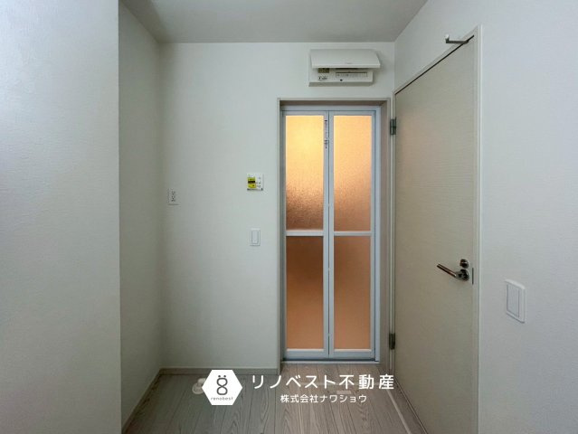 東大阪市玉串町西１丁目の洗面所|洗濯機置場完備の洗面所。
シンプルな内装で清潔感バッチリ◎