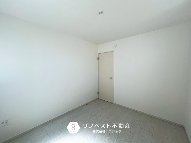 東大阪市玉串町西１丁目の洋室|約5.2帖の洋室。
家具配置のしやすいシンプルな部屋の形です。子供部屋におすすめ♪
