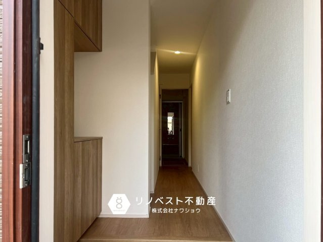 東大阪市第1鴻池町の玄関|【リノベスト不動産】弊社は近鉄大阪線・奈良線『布施』駅から徒歩2分の場所にございます♪
