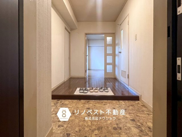 ハイタウン石切F棟の玄関|【リノベスト不動産】土日祝も営業中！HPより来店予約も可能です◎
