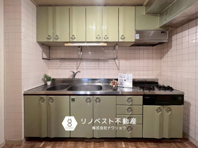 ハイタウン石切F棟のキッチン|半個室で作業に集中したい方におすすめです♪