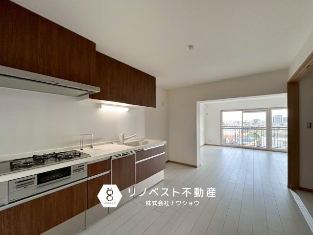 プレジデント東大阪第1号棟の居間・リビング|キッチン横の洋室はお子様部屋にピッタリです◎
家事をしながらお子様の様子を見守れます♪