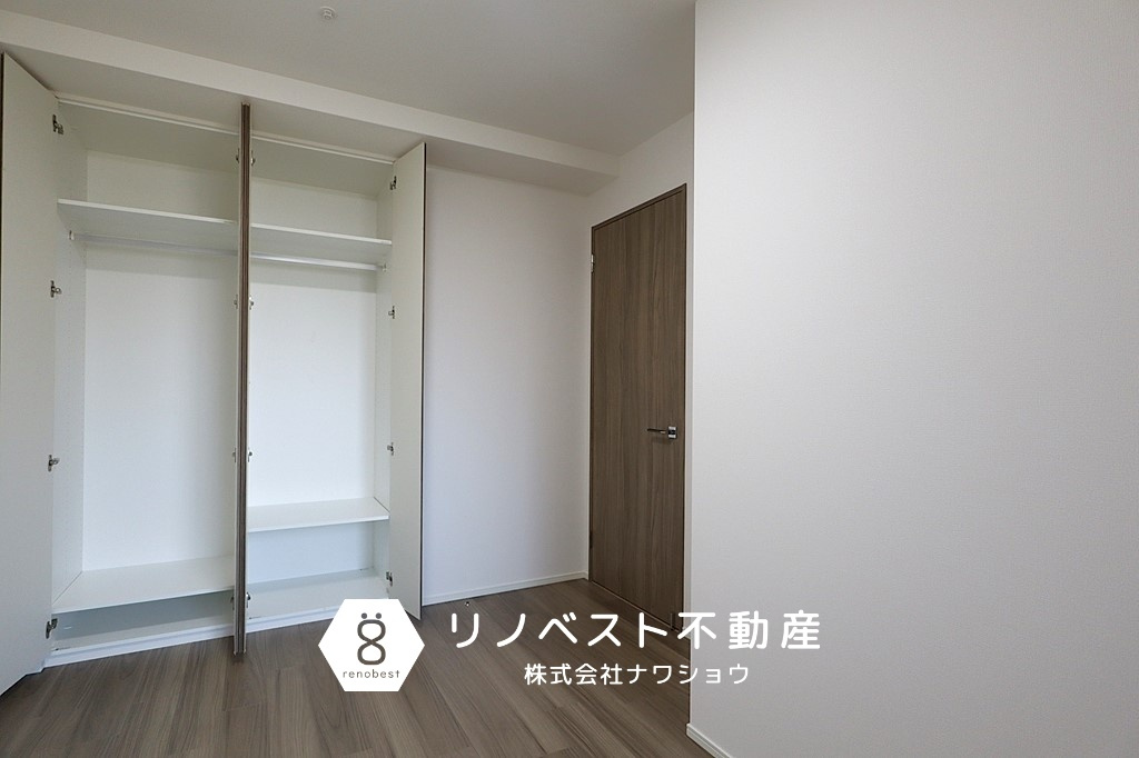 ブランニード河内小阪の洋室|シンプルな間取りでお部屋のレイアウトがしやすい。
自分好みのお部屋作りをたのしんでください♪