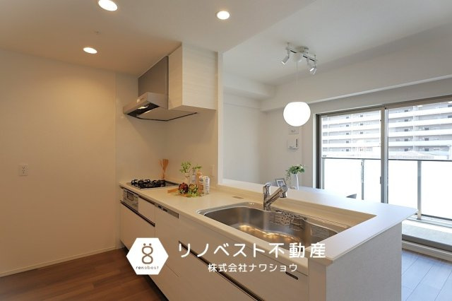 ブランニード河内小阪のキッチン|作業スペースも広く、使いやすい！
食洗器付きだから家事の時短に◎