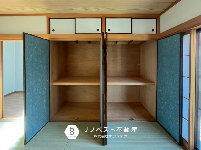 東大阪市加納1丁目の収納|2回和室の大容量収納◎
奥行きがあるので、荷物が多いご家族も安心♪