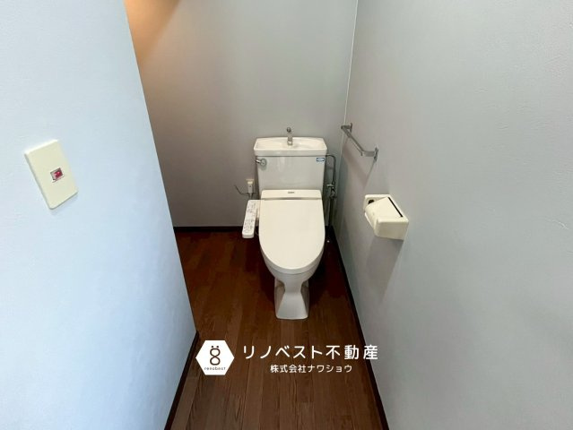 東大阪市加納1丁目のトイレ|温水洗浄機能付きトイレ。
広々とした開放感のあるプライベートスペースです◎