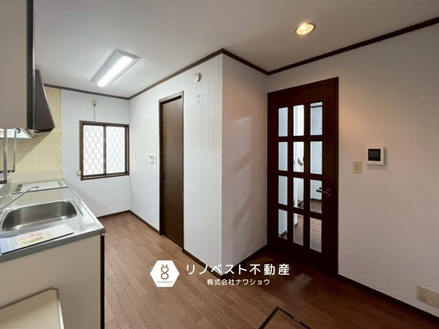 東大阪市加納1丁目のキッチン|1階ダイニングキッチン。
キッチン背面には洗面・浴室がございますので、家事動線もバッチリ◎