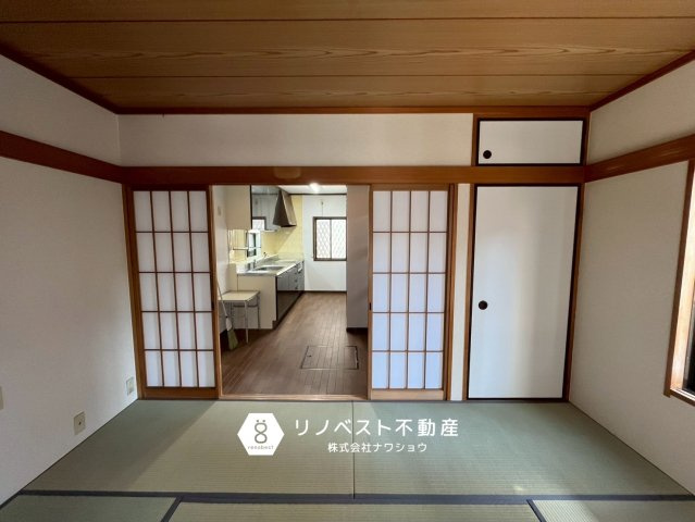 東大阪市加納1丁目の和室|普段は引き戸を開けてリビングとして、来客時はゲストルームとしてもお使いいただけます♪