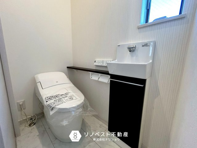 東大阪市豊浦町のトイレ|1階、2階のトイレにも手洗い場がありすぐに手洗いできるので清潔ですね！