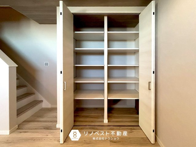 東大阪市豊浦町の収納|リビング収納が、こんなに豊富にあるのは珍しいですね！