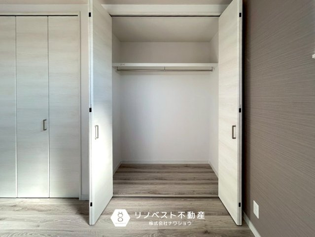 東大阪市豊浦町の収納|ハンガーパイプがついているのでお洋服の整理にも便利です！