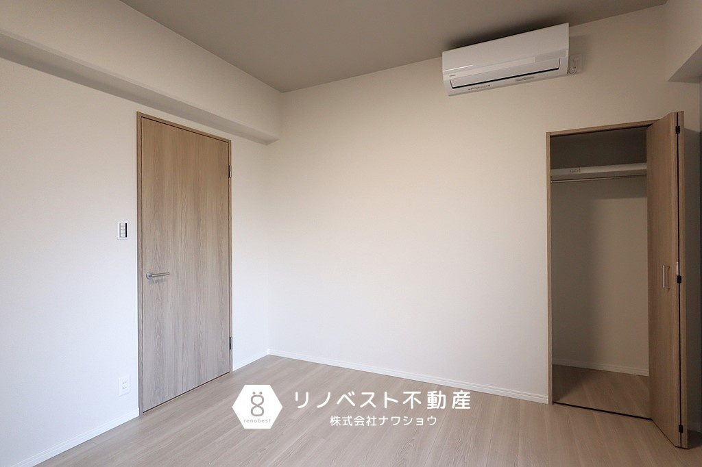 ライオンズマンション東花園の洋室|約7.2帖の洋室♪
エアコン付きなので、入居後すぐ快適な生活が可能です◎コンパクトクローゼット有り◎