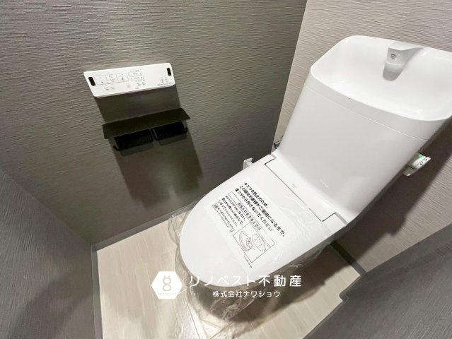 シャルマンコーポ今里のトイレ|温水洗浄機能付きトイレ。
シンプルな内装で落ち着いたプライベート空間を確保◎