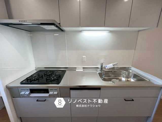 シャルマンコーポ今里のキッチン|収納豊富なシステムキッチン！
3口コンロ+グリル付きで料理のバリエーションが豊富に♪